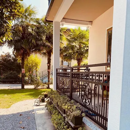 Casa Italia, Center *