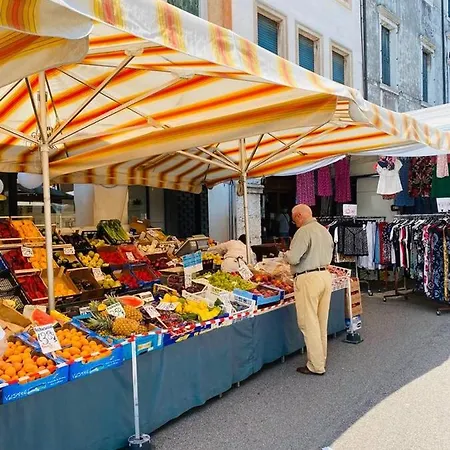 Casa Italia, Center *