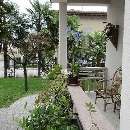 Casa Italia, Center *