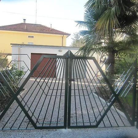 Casa Italia, Center