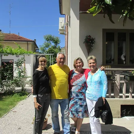 Casa Italia, Center