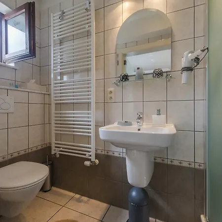 Casa Italia, Center Σατσίλε