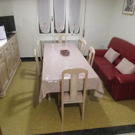 Casa Italia, Center *