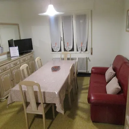 Casa Italia, Center *