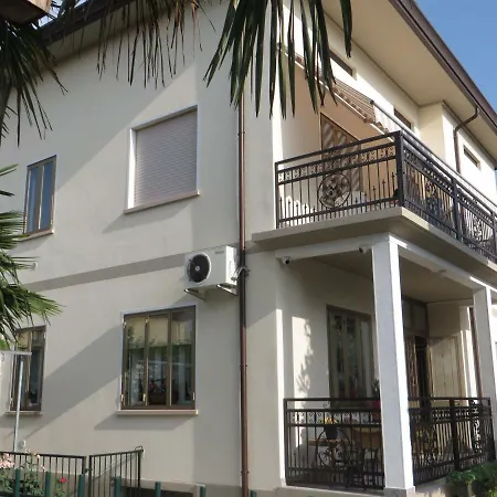 Casa Italia, Center *